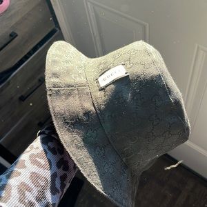 Reversible Gucci bucket